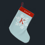 Calcetín Navideño Pequeño Monogramo de copo de nieve rojo y azul claro<br><div class="desc">Hermosos Navidades personalizados cargando.</div>