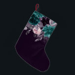 Calcetín Navideño Pequeño Moody Boho | Goma oscuro morado y floral Verde azu<br><div class="desc">La temática moderna, oscura y monótona, pintada a mano, presenta un tono jocoso de berenjena morado, ciruela, malva y acuarela verde azulada oscura, ramo floral adornado con laurel botánico y acentos violetas profundos. De la colección "Boho Bloom", esta disposición incluye un rico ramo de flores silvestres bohemias con flores radiantes...</div>