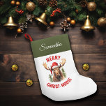 Calcetín Navideño Pequeño Moose, Navidades divertidos y divertidos de Feliz<br><div class="desc">Acepte el espíritu de las vacaciones con nuestros encantadores Navidades personalizados Stocking , con un alce adorable sobre un sombrero de Santa en la parte delantera, acompañado por el saludo insignificante "Merry Christ-moose". El nombre es personalizable. Este lindo caldo de cultivo es perfecto para difundir risas y alegría durante la...</div>