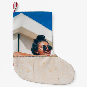 Calcetín Navideño Pequeño Mujer con gafas de sol negras