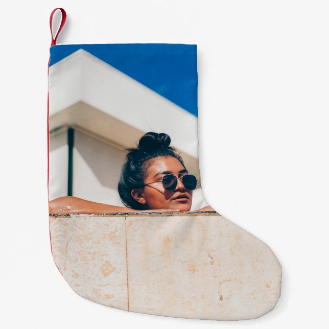 Calcetín Navideño Pequeño Mujer con gafas de sol negras (Anverso)