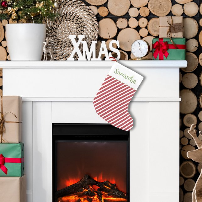 Calcetín Navideño Pequeño Navidades Personalizado de franja roja y blanca (Simple whimsical Christmas holiday red and white stripes with green lettering.)