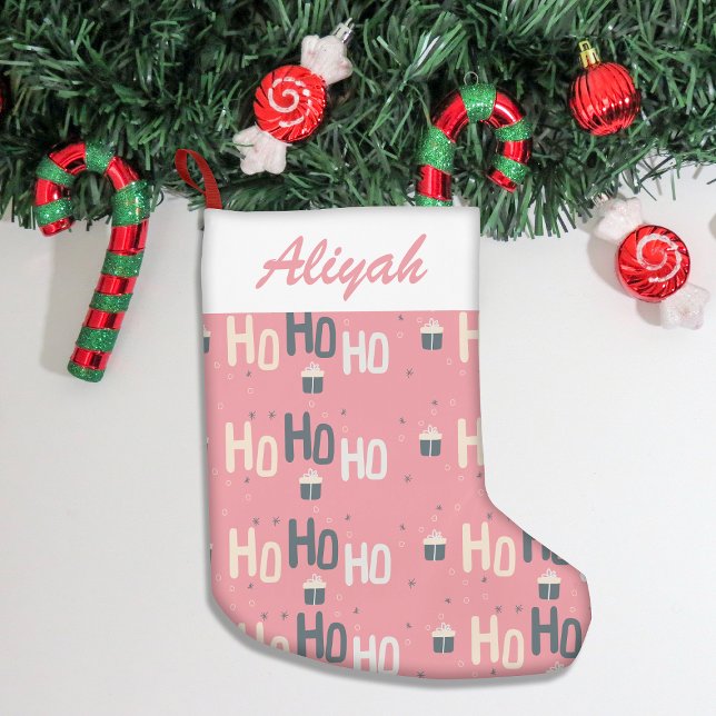 Calcetín Navideño Pequeño Navidades rosados de Cute Ho Ho Ho Ho Ho (Add festive charm to your home with our stylish Christmas stockings, perfect for gifts & cozy decor!)