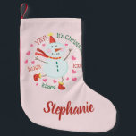 Calcetín Navideño Pequeño Navidades rosados felices de Snowman<br><div class="desc">Este caldero cuenta con un alegre muñeco de nieve. Personalizarlo con un nombre.</div>