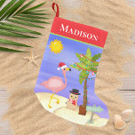 Calcetín Navideño Pequeño Navidades Summer Flamingo Beach Nombre personaliza<br><div class="desc">Este diseño cuenta con una bonita escena de playa de Navidades de verano con un flamenco tropical festivo con sombrero de Santa, luces de Navidad en una palmera y snowman arenoso en la playa. Perfecto para los que celebran un Navidad tropical o de verano. Navidades. Feliz Navidad. medias. diversión. personalización.....</div>