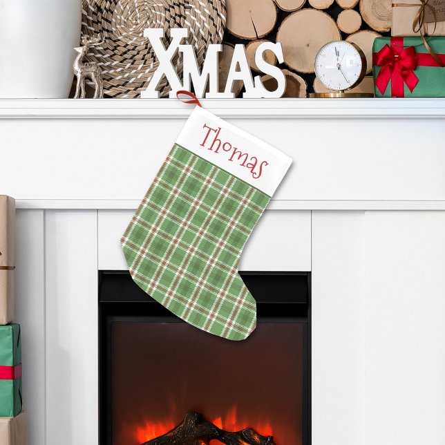 Calcetín Navideño Pequeño Navidades Vacaciones verdes en casa rural rústica (Christmas holiday green and red plaid pattern stocking.)