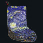 Calcetín Navideño Pequeño Noche estrellada de Vincent van Gogh<br><div class="desc">Noche estrellada de Vincent van Gogh es una pintura de paisaje paisajístico vintage de arte fino post impresionista que presenta una vista de Saint Remy, Francia del asilo de van Gogh. El cielo nocturno está agitado con nubes con una luna creciente brillante y estrellas brillantes sobre el pintoresco pueblo. La...</div>
