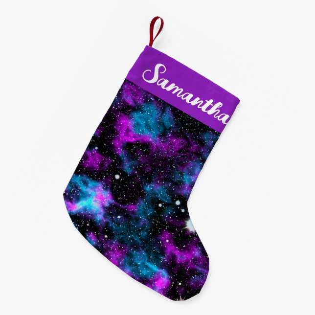 Calcetín Navideño Pequeño Nombre personalizado galaxia púrpura y azul cósmic (Frente (Colgado))
