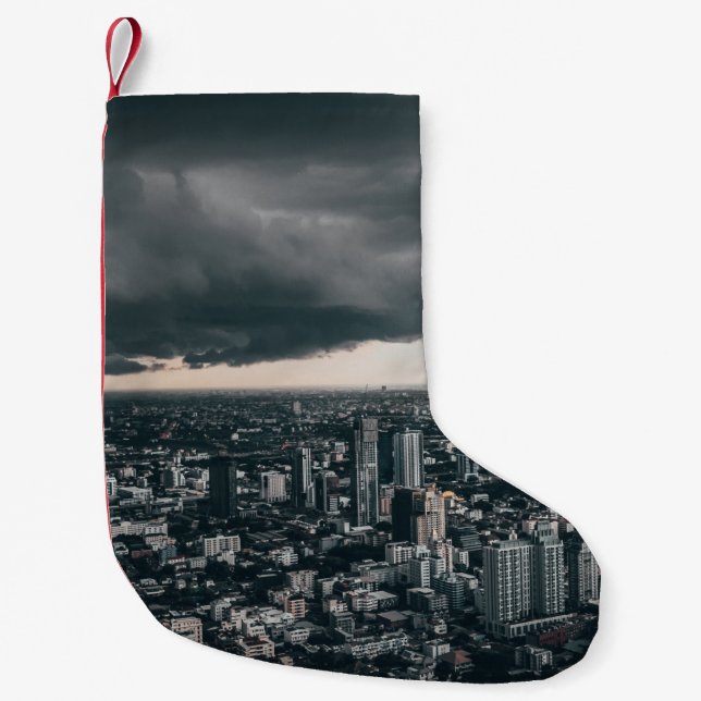 CALCETÍN NAVIDEÑO PEQUEÑO NUBE OSCURA SOBRE EDIFICIOS DE LA CIUDAD (Anverso)
