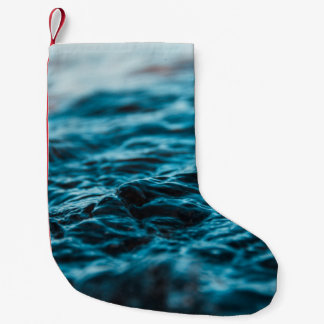 CALCETÍN NAVIDEÑO PEQUEÑO OLA DE AGUA EN FOTOGRAFÍA CERRADA