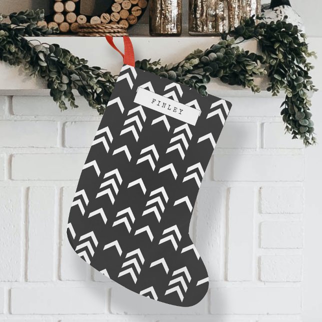 Calcetín Navideño Pequeño Patrón de cheurón geométrico negro y blanco (Black and white geometric Christmas stocking by Guava, featuring custom name typewriter font design)