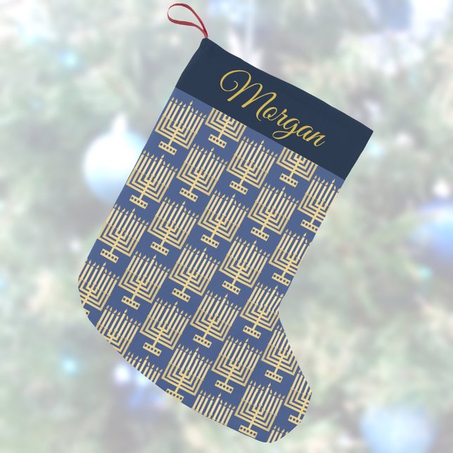Calcetín Navideño Pequeño Patrón de oro de Hanukkah Añada su nombre Chrismuk (This Hanukkah menorah Christmas stocking in blue and faux gold is fun for interfaith families)
