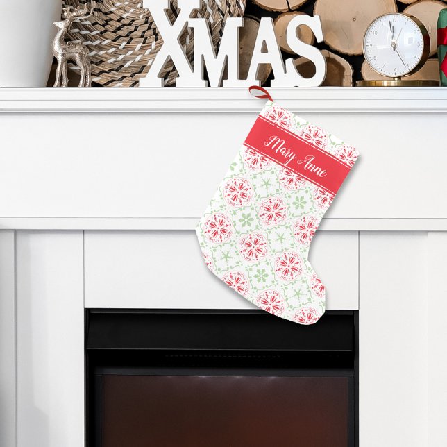 Calcetín Navideño Pequeño Patrón nórdico festivo Nombre de festividad singul (Green and red snowflake pattern custom Christmas holiday stocking)