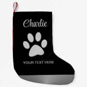 Calcetín Navideño Pequeño Paw de perro plateado sobre fondo negro