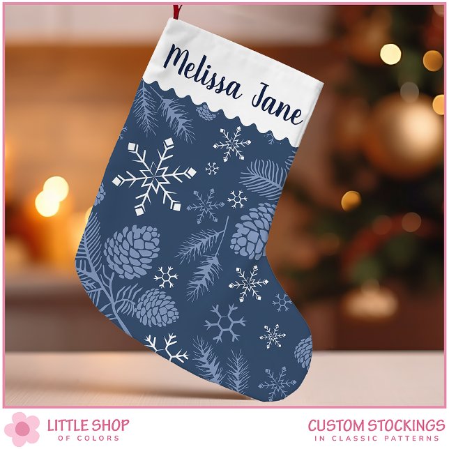 Calcetín Navideño Pequeño Personalizable de copos de nieve y pinecones de la (Subido por el creador)