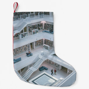 CALCETÍN NAVIDEÑO PEQUEÑO PERSONAS CAMINANDO DENTRO DE LA BIBLIOTECA