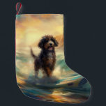 Calcetín Navideño Pequeño Pintura de surf de Bernedoodle Beach<br><div class="desc">Sumérgete en el mundo lúdico de la aventura canina con esta pintura cautivadora. Un perro animado lleva a las olas, subiendo con habilidad al surf en una playa con sol. El vibrante arte captura bellamente la esencia de la emoción en la playa mientras el perro recorre sin miedo las olas,...</div>
