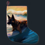 Calcetín Navideño Pequeño Pintura de surf de Shepherd Beach en Bélgica<br><div class="desc">Sumérgete en el mundo lúdico de la aventura canina con esta pintura cautivadora. Un perro animado lleva a las olas, subiendo con habilidad al surf en una playa con sol. El vibrante arte captura bellamente la esencia de la emoción en la playa mientras el perro recorre sin miedo las olas,...</div>