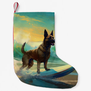 Calcetín Navideño Pequeño Pintura de surf en la playa con Malinois belga