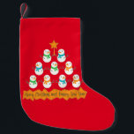 Calcetín Navideño Pequeño Pirámide de árboles de Navidad hecha de muñecos de<br><div class="desc">Pirámide de árboles de Navidad hecha de muñeco de nieve y letras cursivas</div>