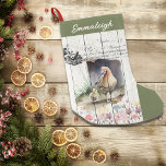 Calcetín Navideño Pequeño Pollos de rock floral de plymouth de Francia<br><div class="desc">Cute,  Plymouth Rock Hen y su chica detrás de coloridas flores. Camarera,  vintage,  victoriano,  con carteles en un fondo de tablero de madera,  blanco y gastado. Perfecto para una casa de campo rústica o un ambiente campestre francés con Navidades.</div>