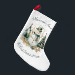 Calcetín Navideño Pequeño Primera novedad navideña verde Santa<br><div class="desc">¡Celebra la primera Navidad de tu bebé con nuestro elegante muñeco de nieve verde! Diseñado con esmero, este lujoso establecimiento presenta un bonito diseño de snowman y una rica tela verde que le da un toque de sofisticación a su decoración de vacaciones. Perfecto para colgarse junto a la chimenea o...</div>