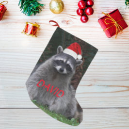 Calcetín Navideño Pequeño Raccoon con el nombre de Red Santa Hat