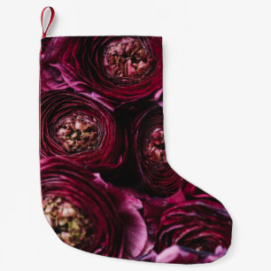 Calcetín Navideño Pequeño Ranunculus morado oscuro, floreciente acercamiento