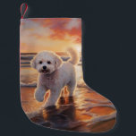 Calcetín Navideño Pequeño Sandy Paws Bichon Frise Dog en Beach Sunset<br><div class="desc">Sumérjase en la tranquila belleza de nuestro perro "Sandy Paws and Sunset Hues" en el diseño de la puesta de sol en la playa. Esta escena cautivadora capta la esencia de una velada perfecta en la orilla, con un compañero fiel canino disfrutando de la arena dorada y los tonos impresionantes...</div>