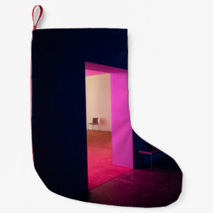 CALCETÍN NAVIDEÑO PEQUEÑO SILLA INALÁMBRICA VACANTE CERCA DE LA PARED