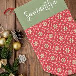 Calcetín Navideño Pequeño Simple Red Green Winter Snowflake Patrón elegante<br><div class="desc">Este diseño presenta un estilo Navidad de vacaciones rojo y verde con un elegante guión de caligrafía, un bonito y sencillo patrón de nieve con copos de nieve, minimalista clásico y minimalista, un elegante estilo rústico vintage, diseño de vacaciones anticuado, decoración de casa de vacaciones para Navidades, nombre personalizado personalizado,...</div>