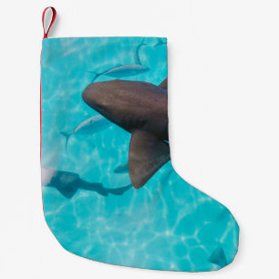 CALCETÍN NAVIDEÑO PEQUEÑO TIBURONES EN EL CUERPO DEL AGUA