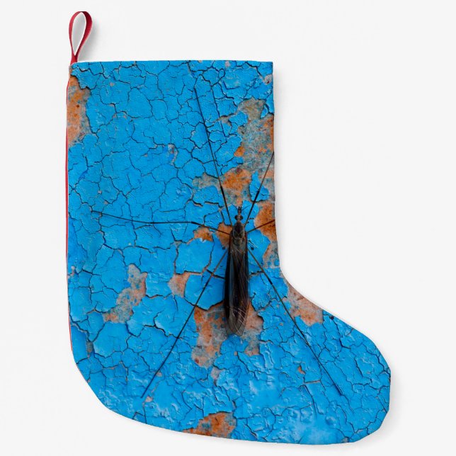 Calcetín Navideño Pequeño Un gran mosquito se sienta sobre una walla rota az (Anverso)