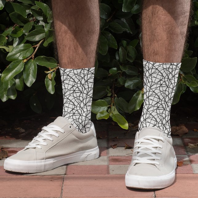 Calcetines Arte contemporáneo en blanco y negro (Plain white socks? Nope! Go for bold with this unique pair of black and white socks. )