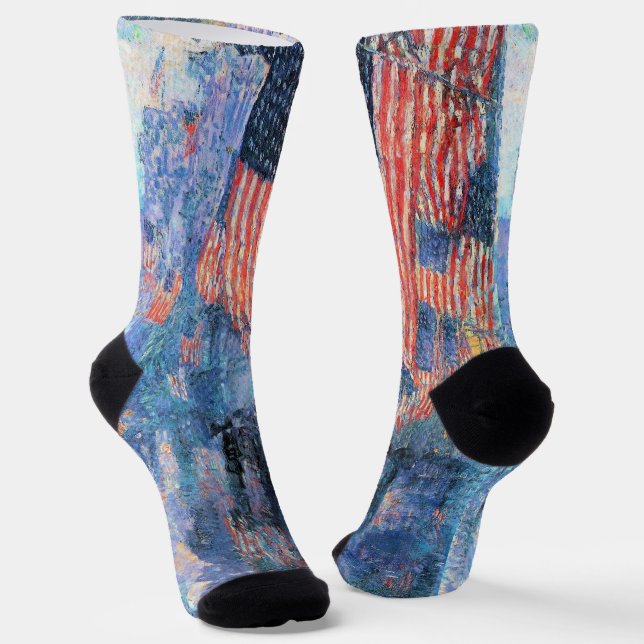 Calcetines Avenida en la lluvia por Frederick Childe Hassam (Angular)