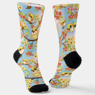 Calcetines Aves cortas y felices entre las flores de primaver