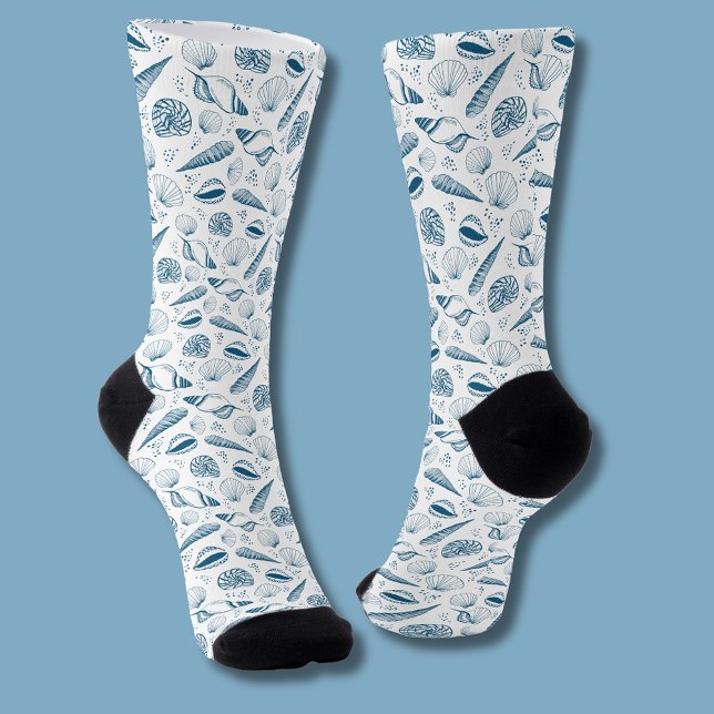Calcetines Azul de concha de mar Playa blanca (Coastal chic blue seashell nautical beach vibe patterned socks)