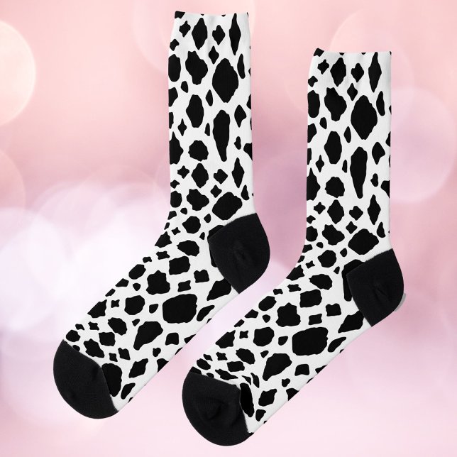 Calcetines Black and White Cow Print Pattern Western (A pair of socks with a fun black and white cow pattern!)