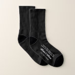 Calcetines Boda Favor Funny Negro<br><div class="desc">Lleva a tus invitados bodas a la pista de baile en estos divertidos calcetines "estos pies bailaron para amar al boda de". Personalice estos recuerdos con sus nombres y fecha boda en tipografía blanca con un fondo negro.</div>