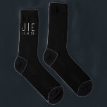 Calcetines Boda Pareja de Iniciales Moda moderada mínima negr<br><div class="desc">Con su intemporal color negro y diseño de moda,  nuestros Socks de Moda son una sofisticada elección para cualquier celebración boda. También sirven como un conservador significativo que la pareja puede apreciar mucho después del gran día.</div>