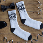 Calcetines Bodas blancos del partido Bachelor del Groomsman<br><div class="desc">¿A qué Groomsman no le gustaría un par de calcetines blancos como regalo de agradecimiento? Solo agrega su nombre y su fecha de boda. Puede cambiar el color de fondo para que coincida con el esquema de color</div>