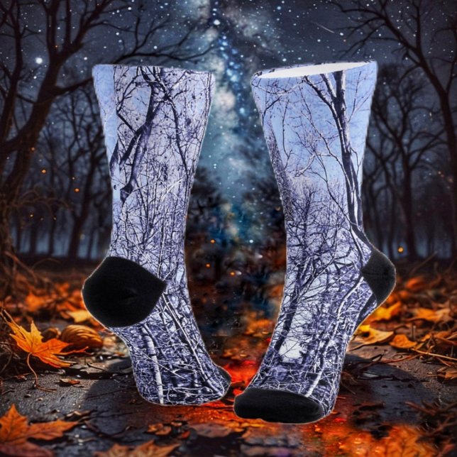 Calcetines Bosque en Crepúsculo (You can wear these haunting, Forest At Twilight Socks, throughout the fall season!)