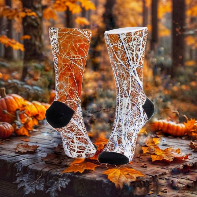 Calcetines Bosque esquelético II (These eery pair of socks, blend in with the fall colors, of the Halloween season!)