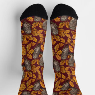 Calcetines Búhos de otoño sobre rojo oscuro