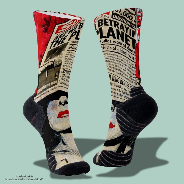 Calcetines Cara de un periódico antiguo sin encanto (Trendy vintage old newspaper socks.)