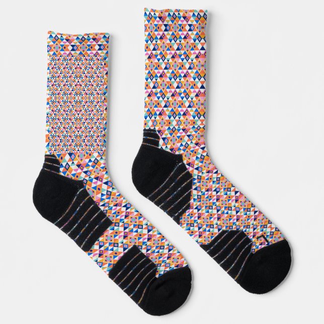 Calcetines Colorful socks with geometric patterns in red (Derecha)