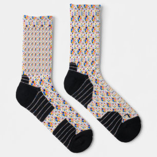 Calcetines coloridos con diseños geométricos