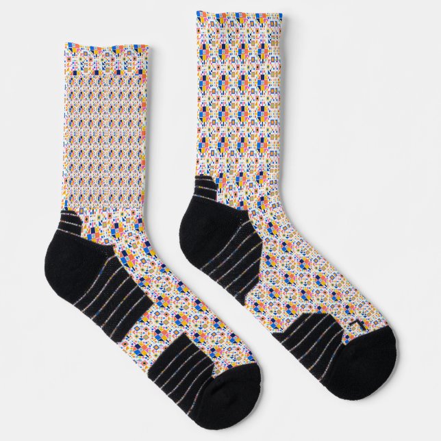 Calcetines coloridos con diseños geométricos (Derecha)