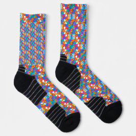 Calcetines coloridos con un patrón de rompecabezas