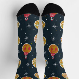 Calcetines con patrón de adornos navideños retro